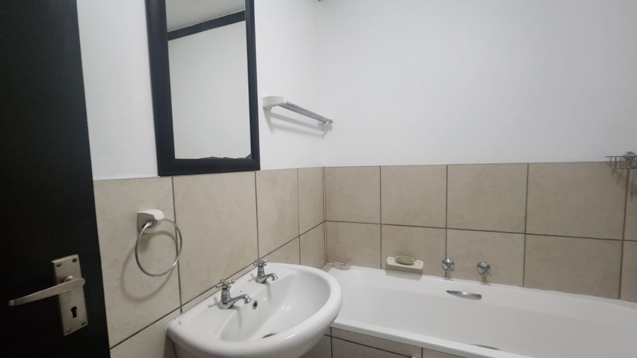To Let 2 Bedroom Property for Rent in Bowtie Western Cape